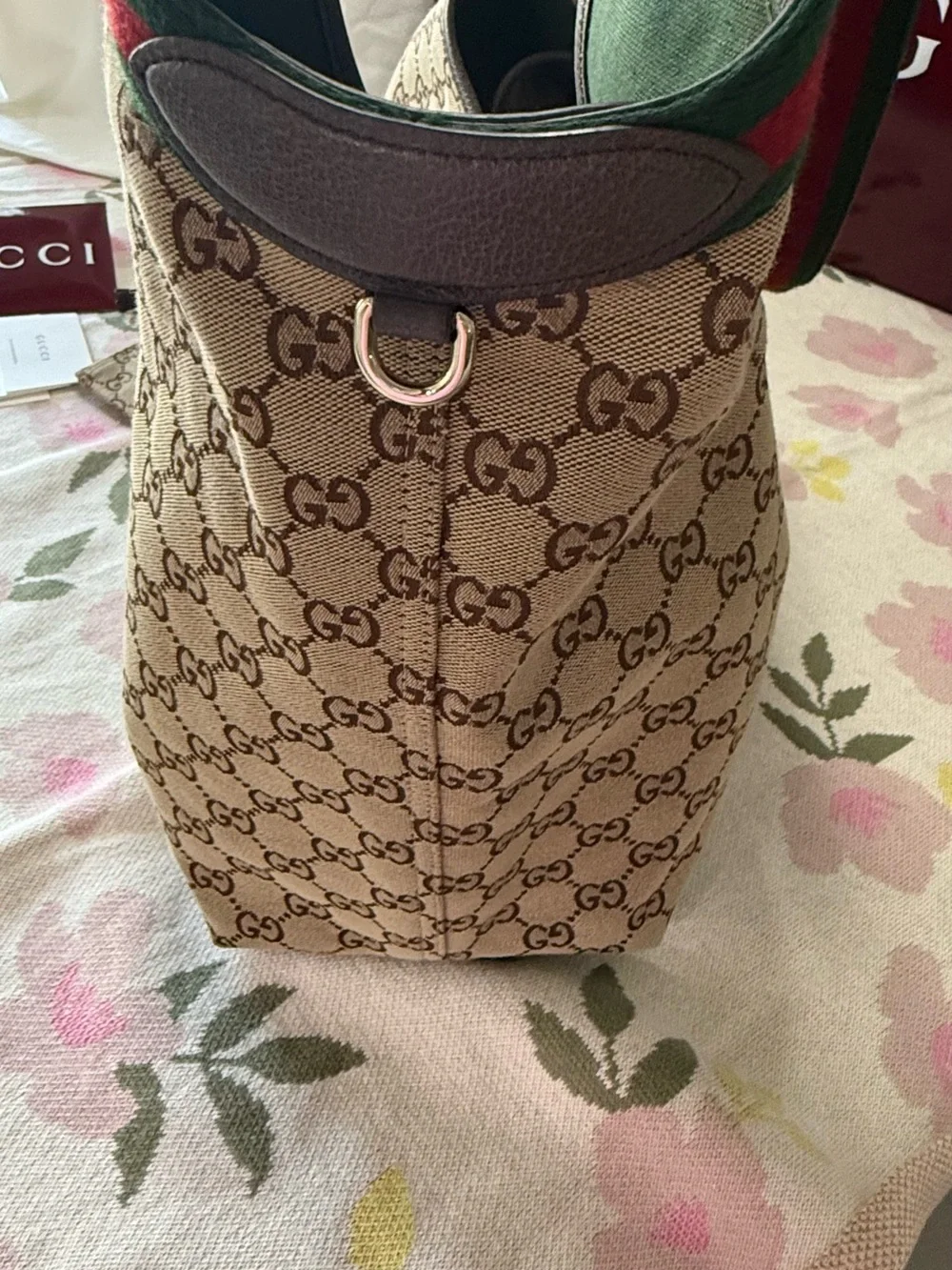 Authentic Gucci Giglio large GG canvas tote bag with with detachable pouch. - Picture 9 of 17